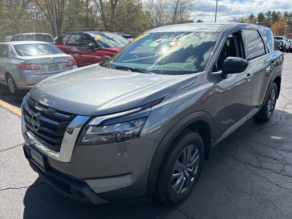Certified 2025 Nissan Pathfinder S AWD/4WD image 3