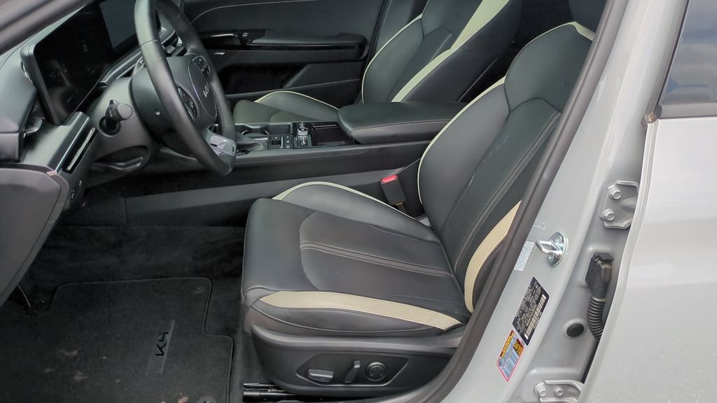 Used 2025 Kia K5 GT-Line w/ GT-Line Premium Package FWD image 11