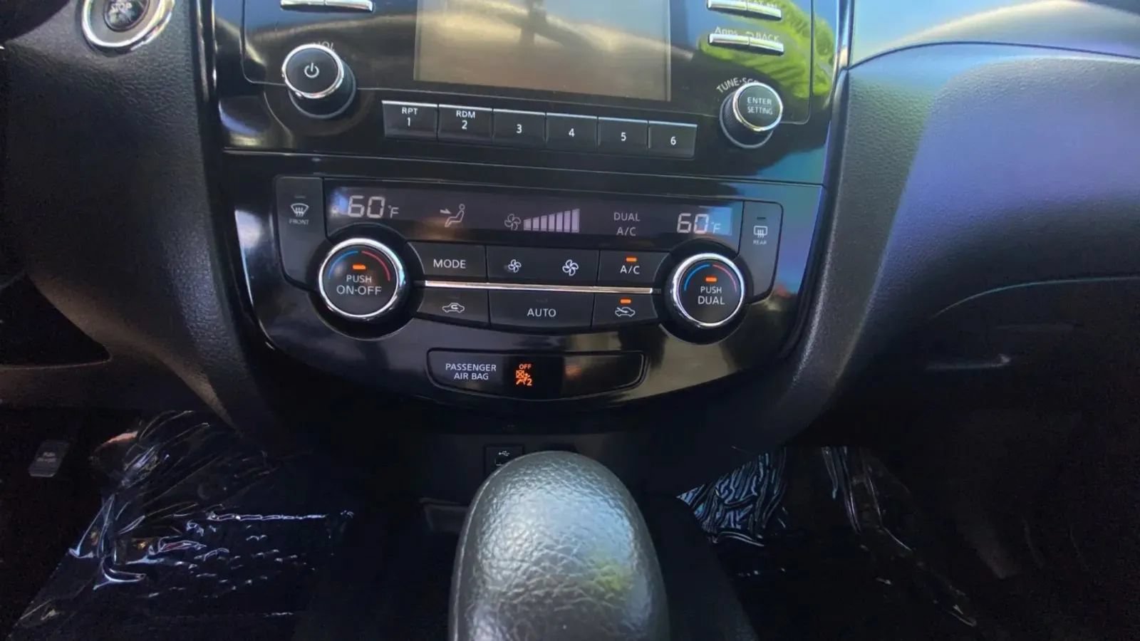 Used 2016 Nissan Rogue SV FWD image 10