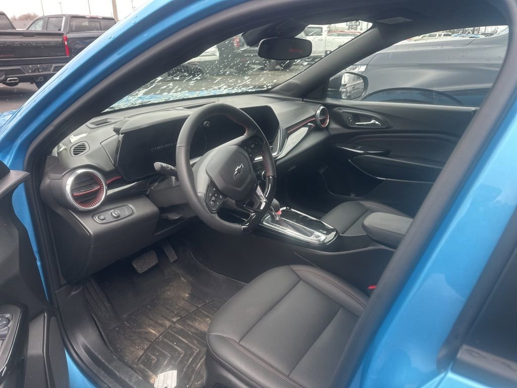 Used 2025 Chevrolet Trax RS w/ Driver Confidence Package image 6