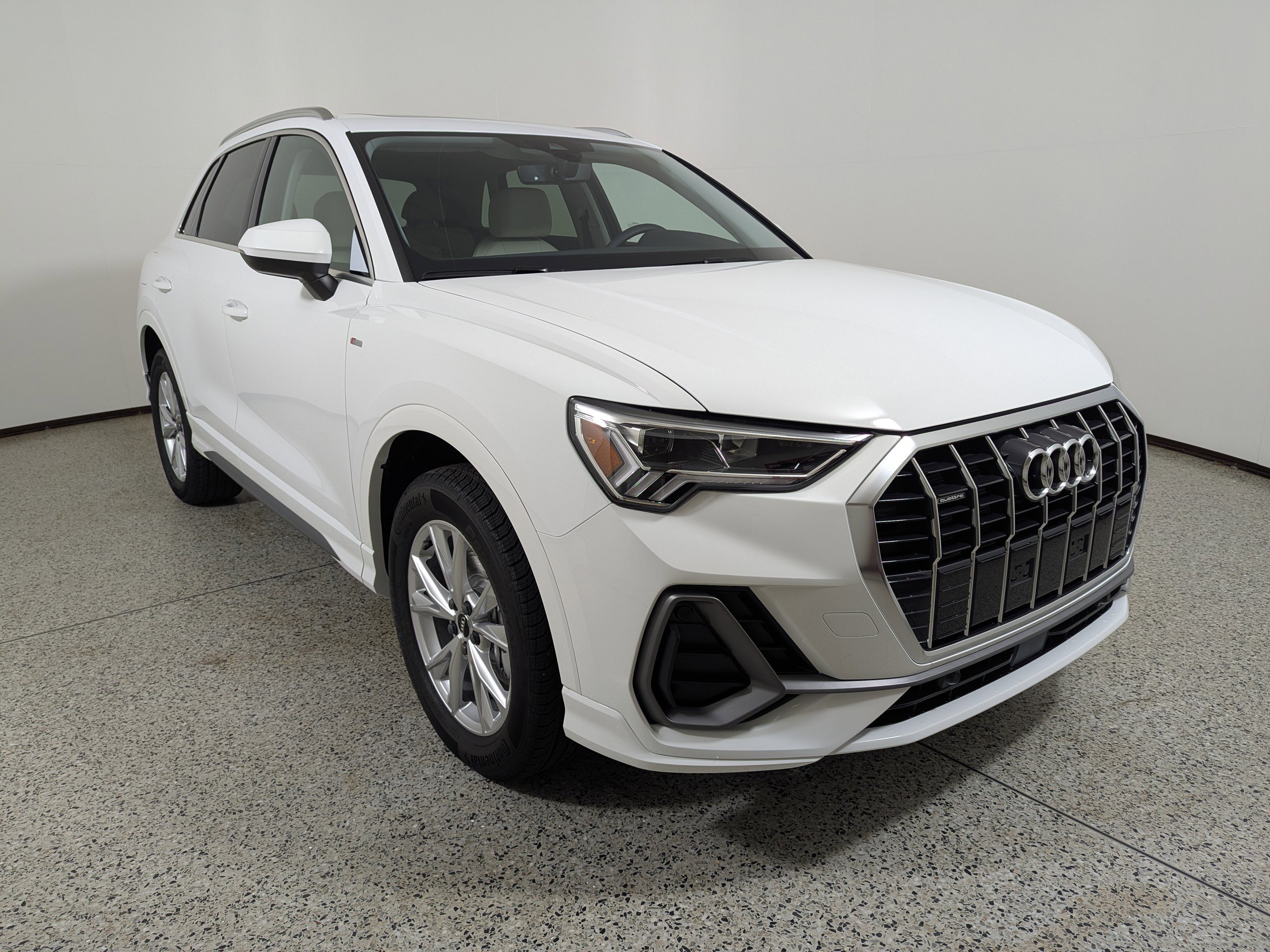 New 2025 Audi Q3 2.0T Premium