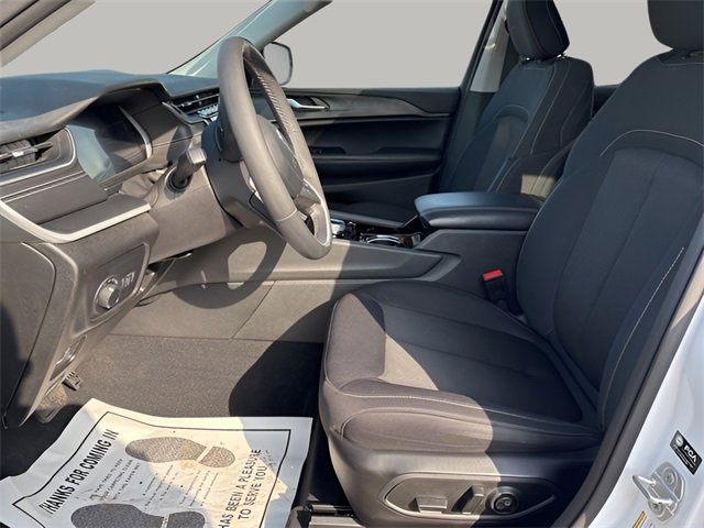 Used 2023 Jeep Grand Cherokee Laredo w/ Luxury Tech Group I image 7