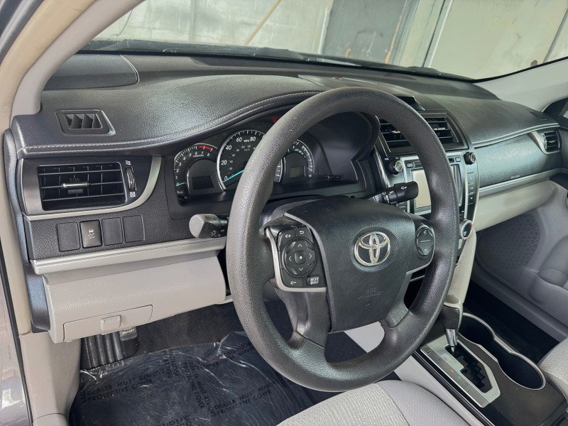 Used 2013 Toyota Camry LE FWD image 15