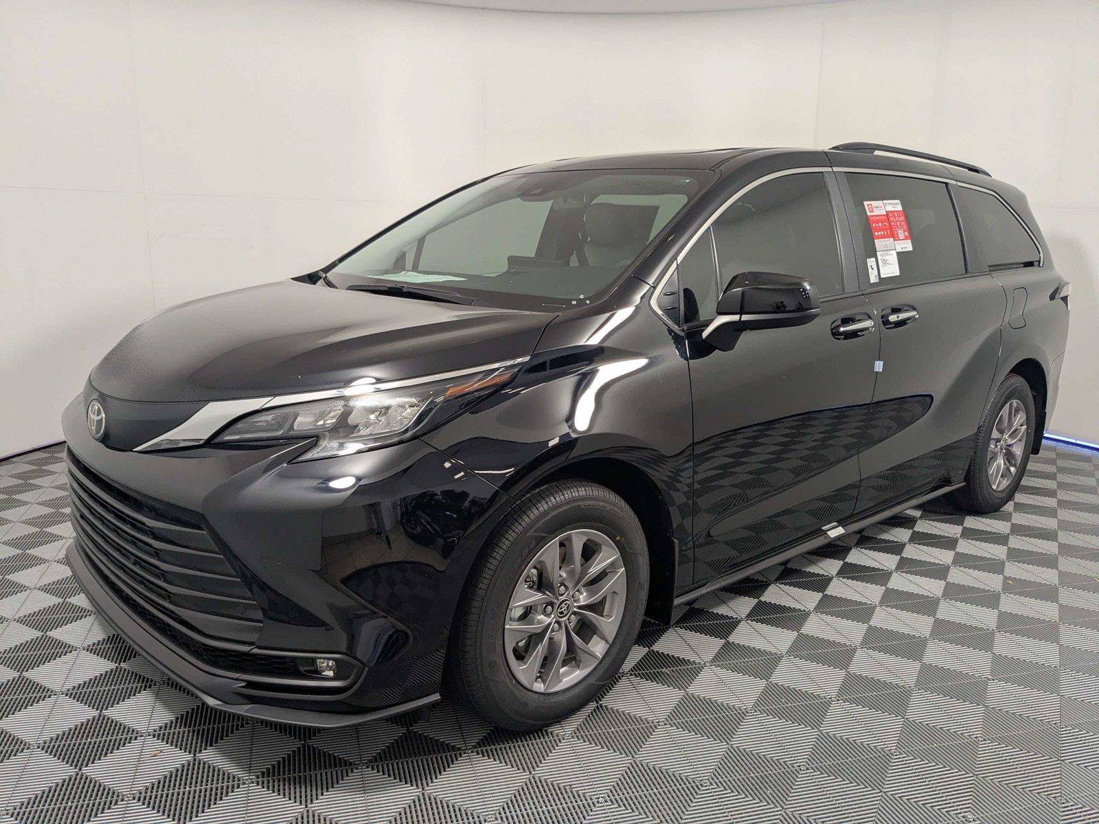 New 2026 Toyota Sienna XLE FWD image 2
