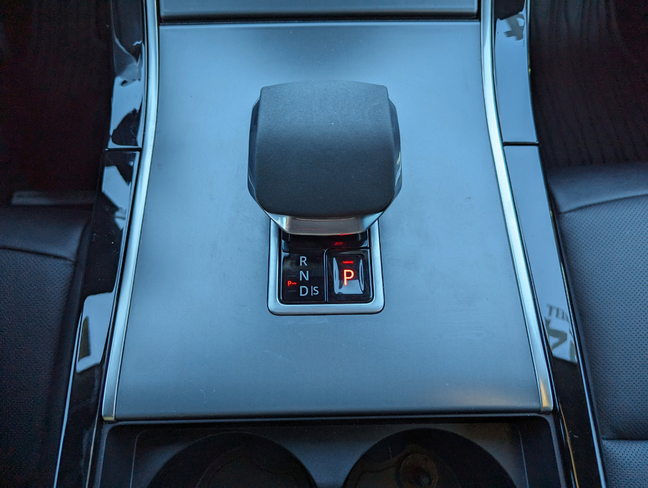 Used 2024 Land Rover Range Rover Evoque Dynamic SE image 24