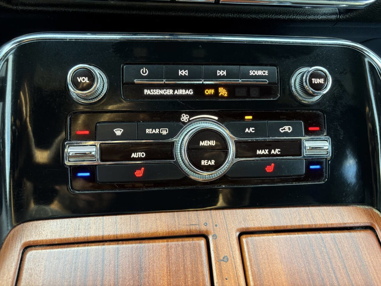 Used 2018 Lincoln Navigator Premiere image 40