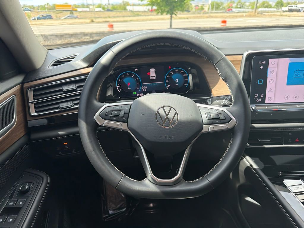 Certified 2024 Volkswagen Atlas SE w/ Black Wheel Package AWD/4WD image 17