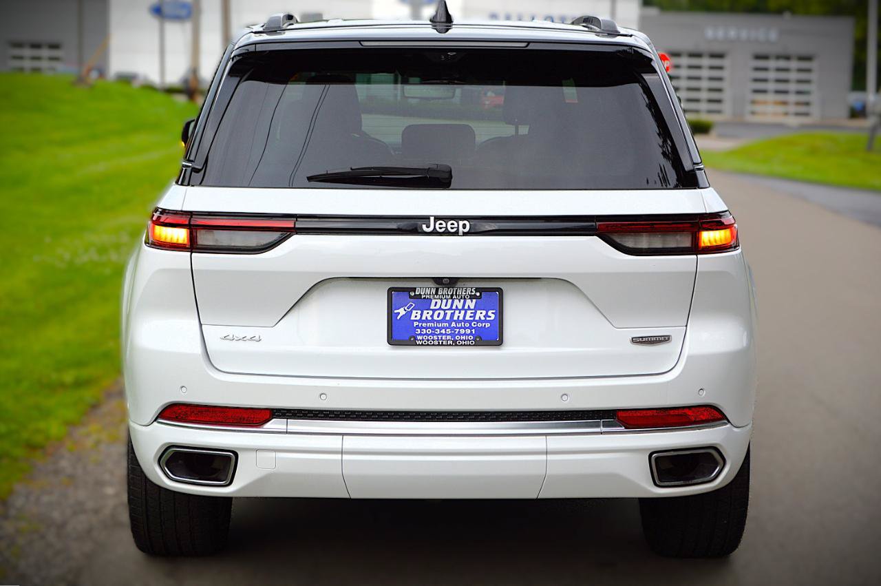 Used 2024 Jeep Grand Cherokee Summit AWD/4WD image 6