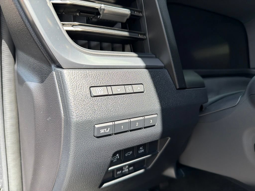 Used 2025 Lexus GX 550 AWD/4WD image 16