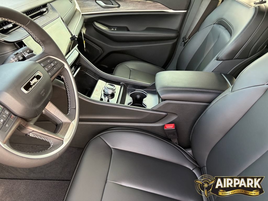 New 2026 Jeep Grand Cherokee Limited w/ Limited Altitude Package AWD/4WD image 15