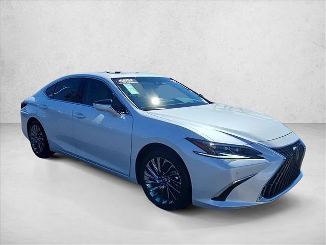 Used 2024 Lexus ES 300h w/ Luxury Package FWD image 3