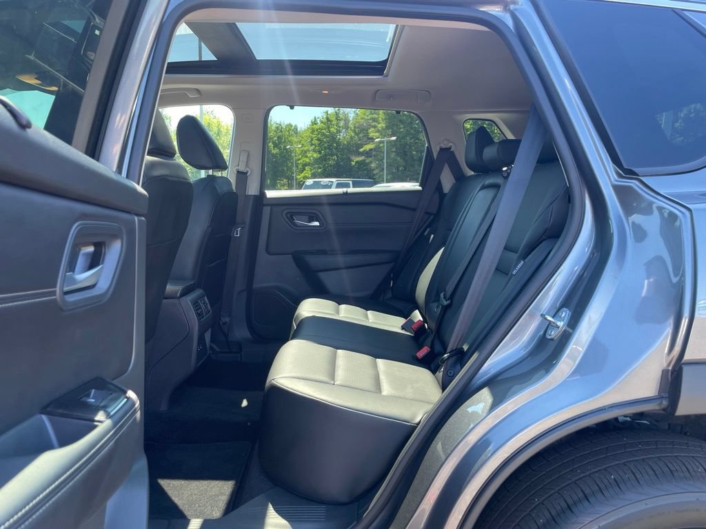 Used 2025 Nissan Rogue SV w/ SV Premium Package AWD/4WD image 28