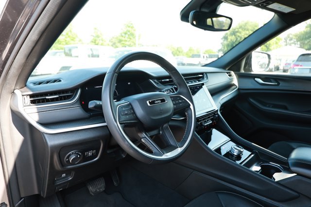 Used 2024 Jeep Grand Cherokee Altitude AWD/4WD image 25