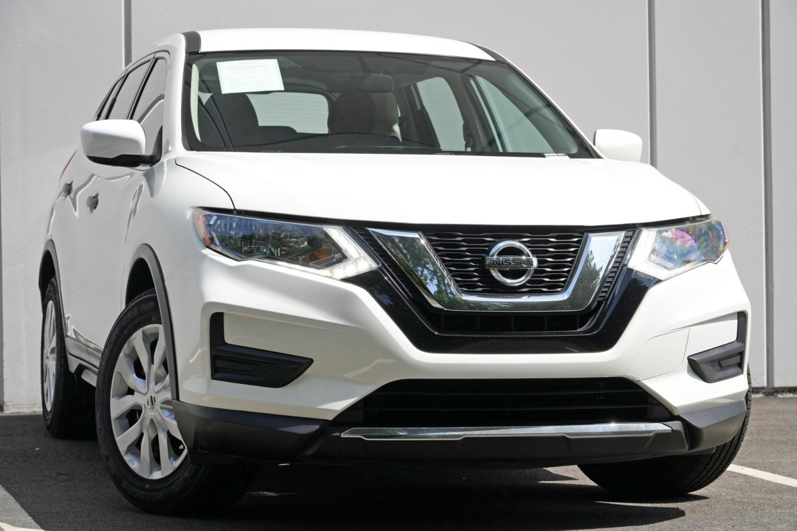 Used 2017 Nissan Rogue S AWD/4WD image 2