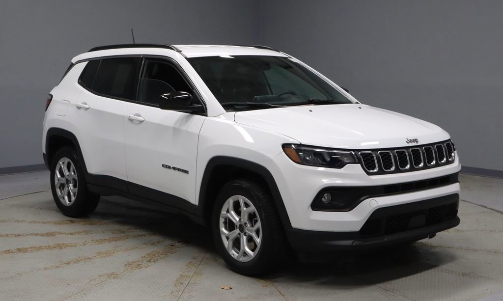 Used 2025 Jeep Compass Latitude AWD/4WD image 1