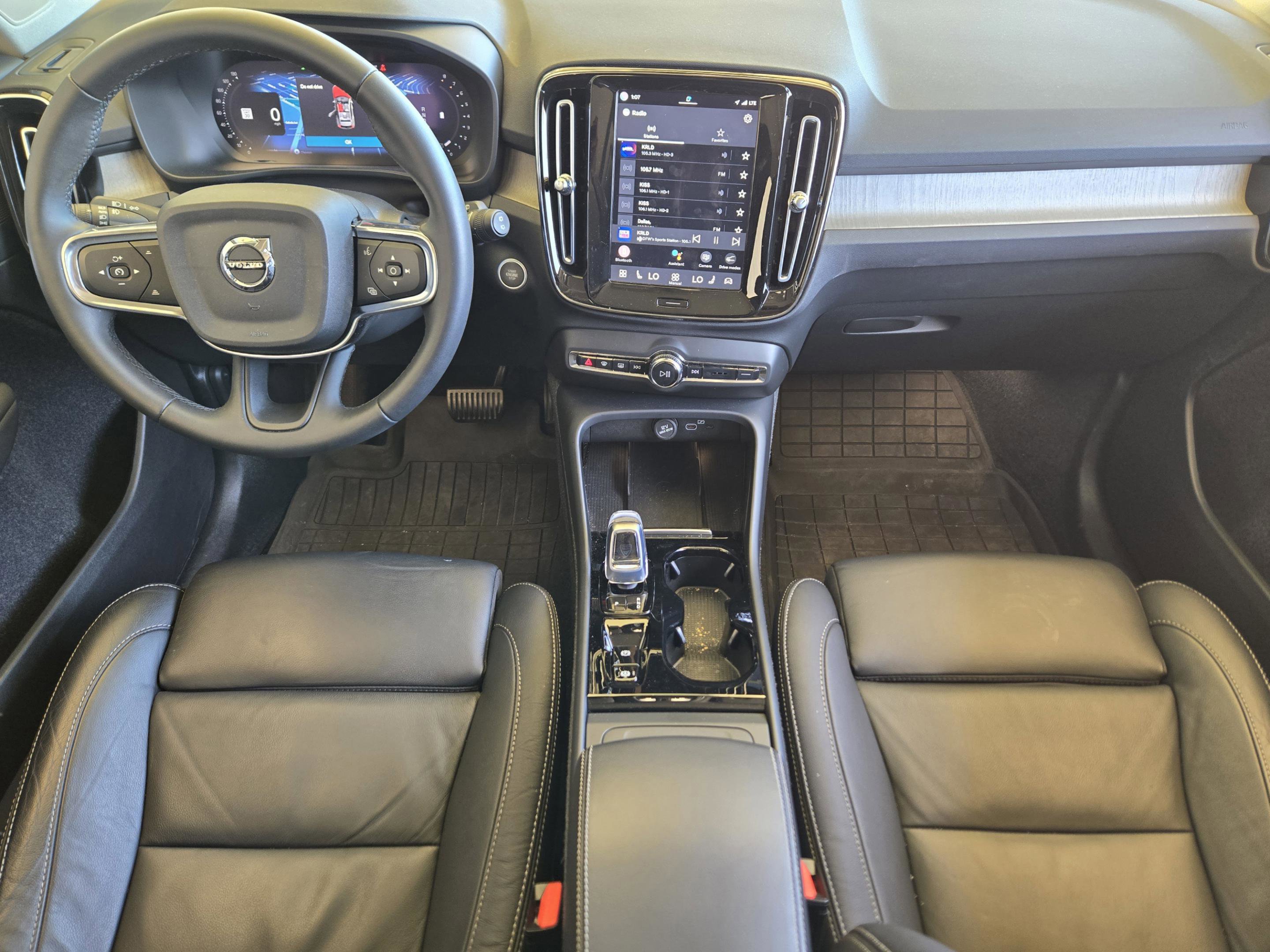 Used 2023 Volvo XC40 B5 Plus image 35