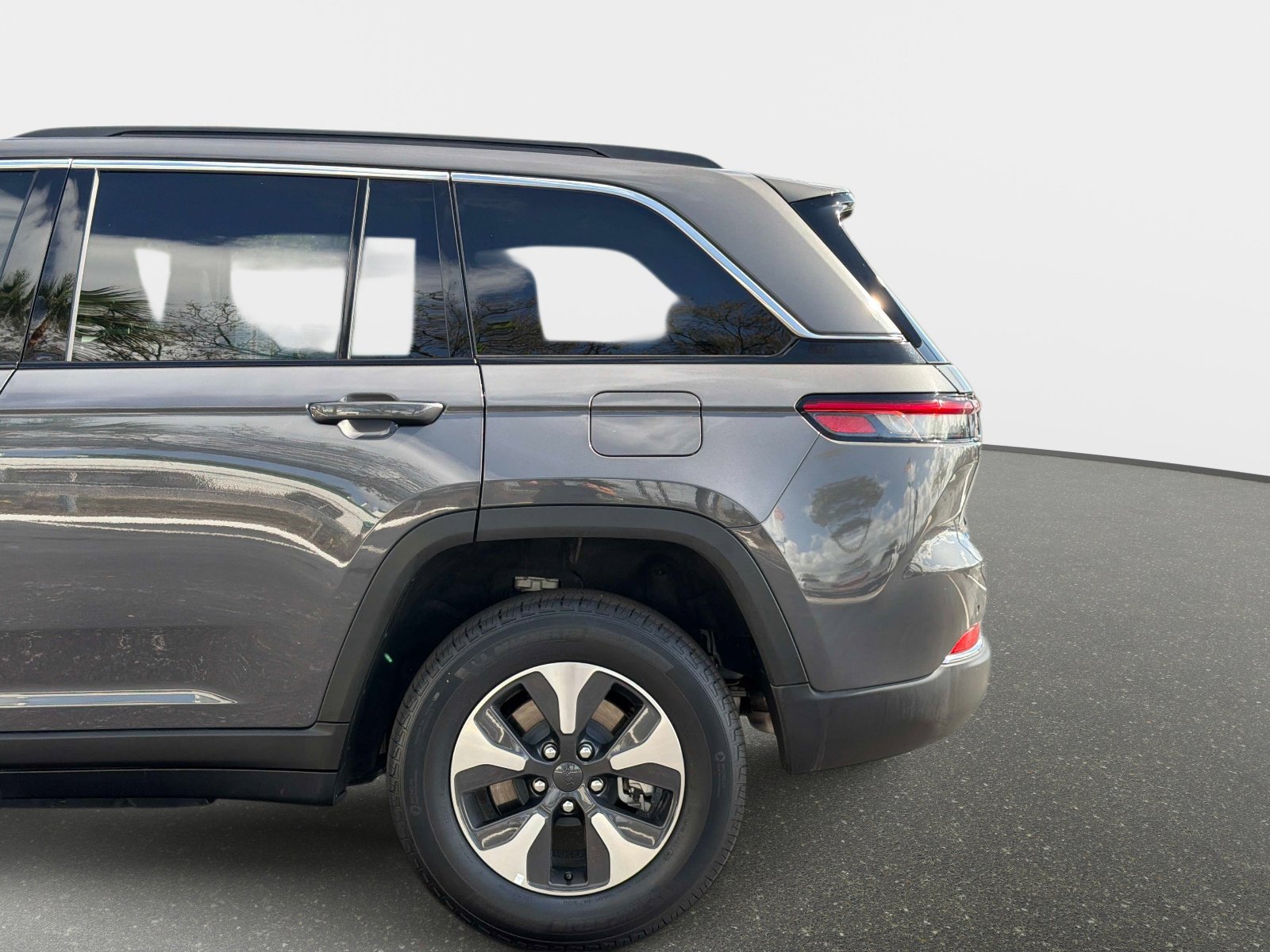 Used 2025 Jeep Grand Cherokee Limited 4xe image 15