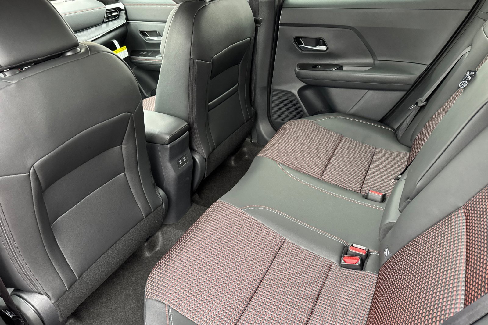 New 2026 Nissan Kicks SR image 9