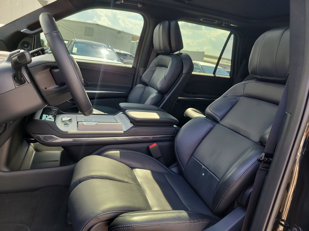 Used 2025 Lincoln Navigator Reserve w/ Jet Appearance Package image 20