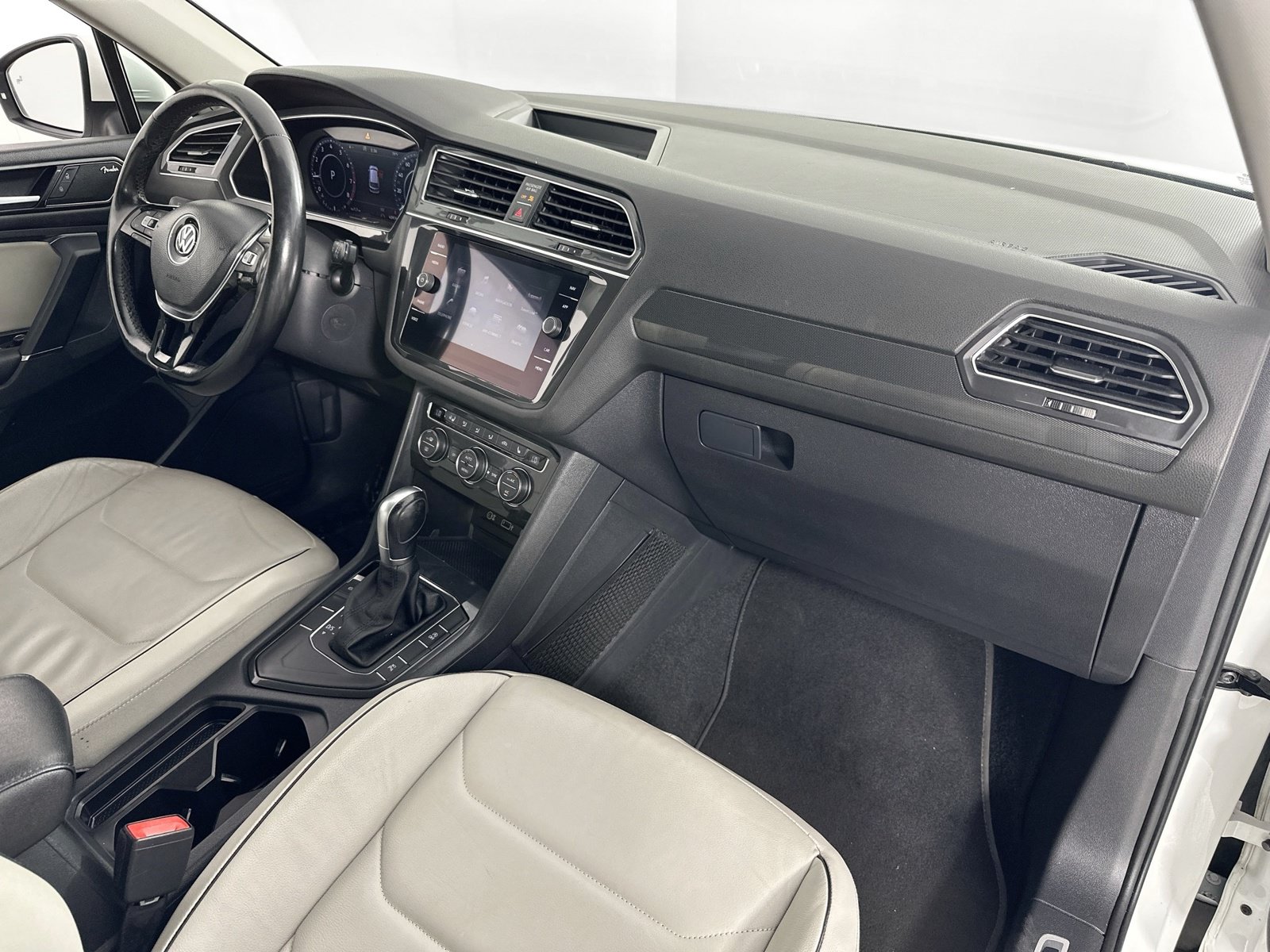 Used 2018 Volkswagen Tiguan SEL Premium FWD image 30
