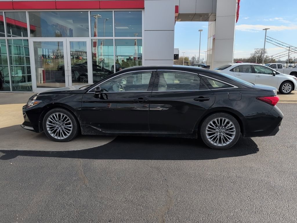 Used 2019 Toyota Avalon Limited w/ Advanced Safety Package image 4