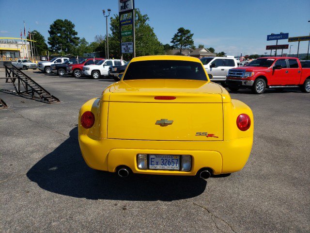 Used 2003 Chevrolet SSR w/ Preferred Equipment Group RWD image 5