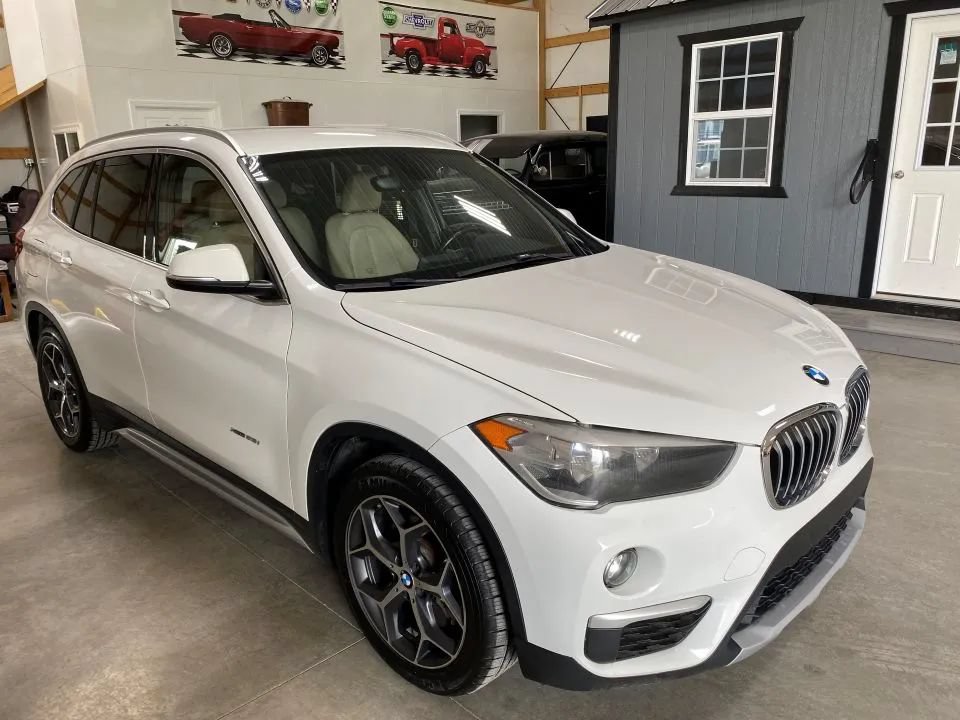 Used 2018 BMW X1 xDrive28i AWD/4WD image 3