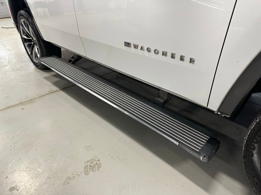 Used 2022 Jeep Wagoneer Series III w/ Premium Group I image 8