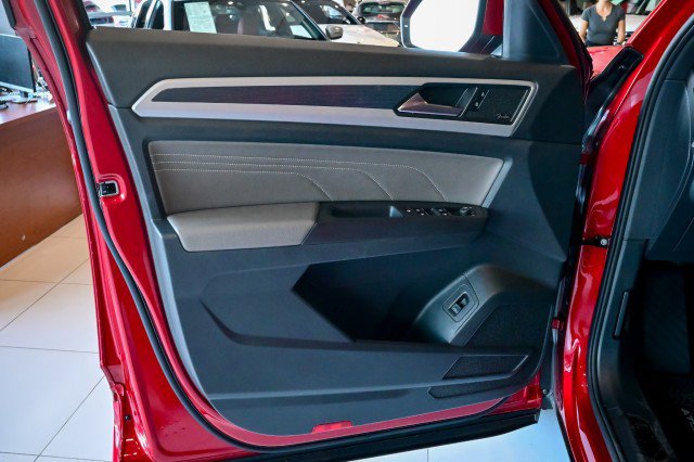 Used 2022 Volkswagen Atlas Cross Sport SEL Premium R-Line image 17