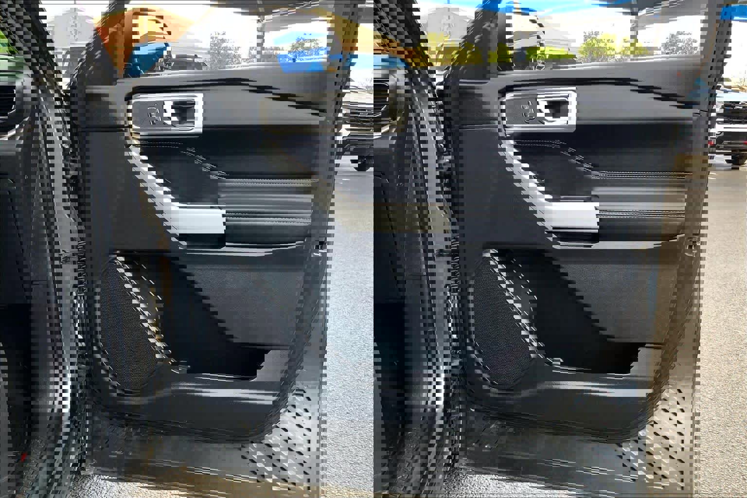 Used 2020 Ford Explorer XLT w/ Equipment Group 202A image 23