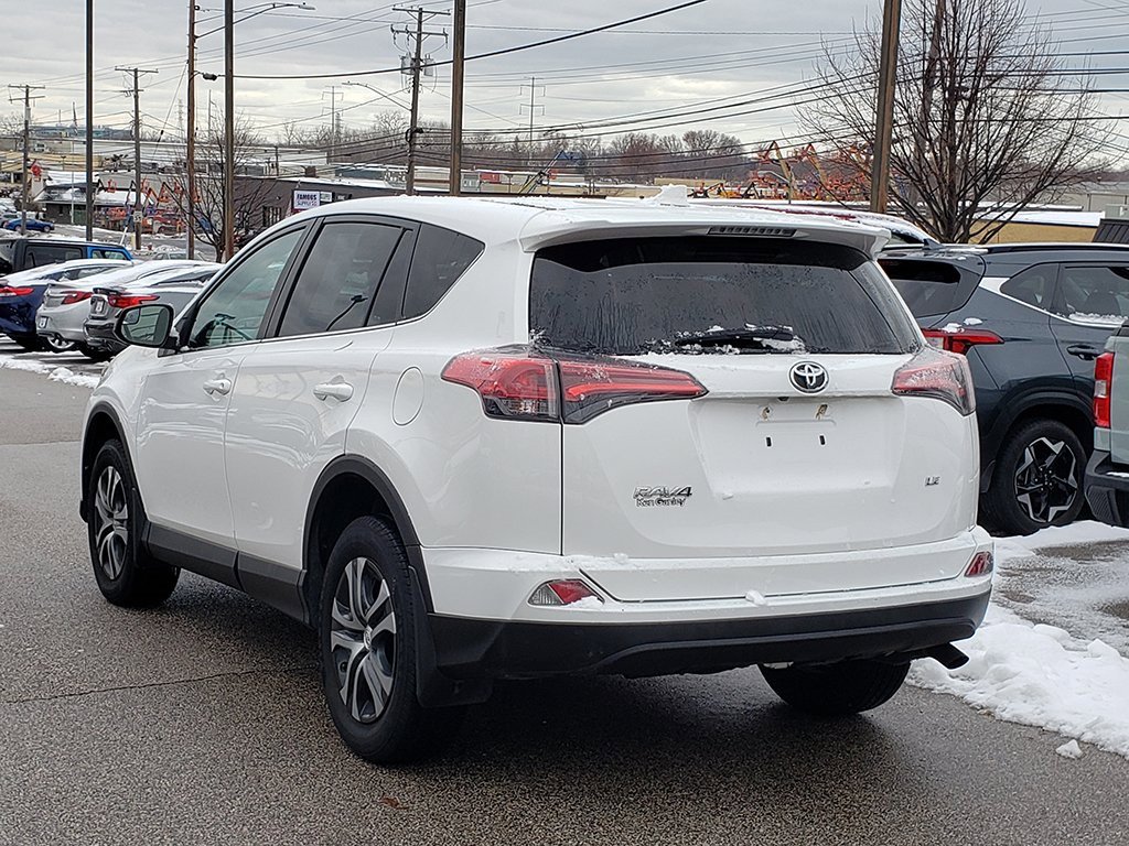 Used 2018 Toyota RAV4 LE image 7