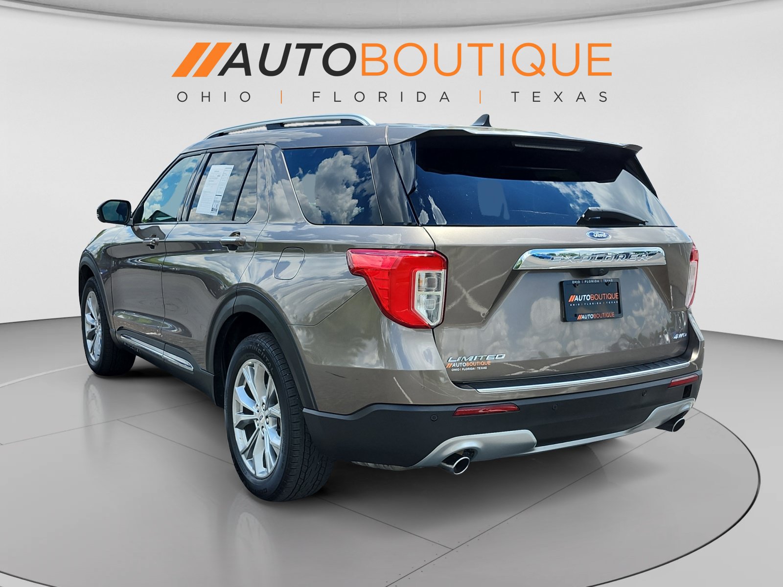 Used 2021 Ford Explorer Limited w/ Equipment Group 301A AWD/4WD image 3