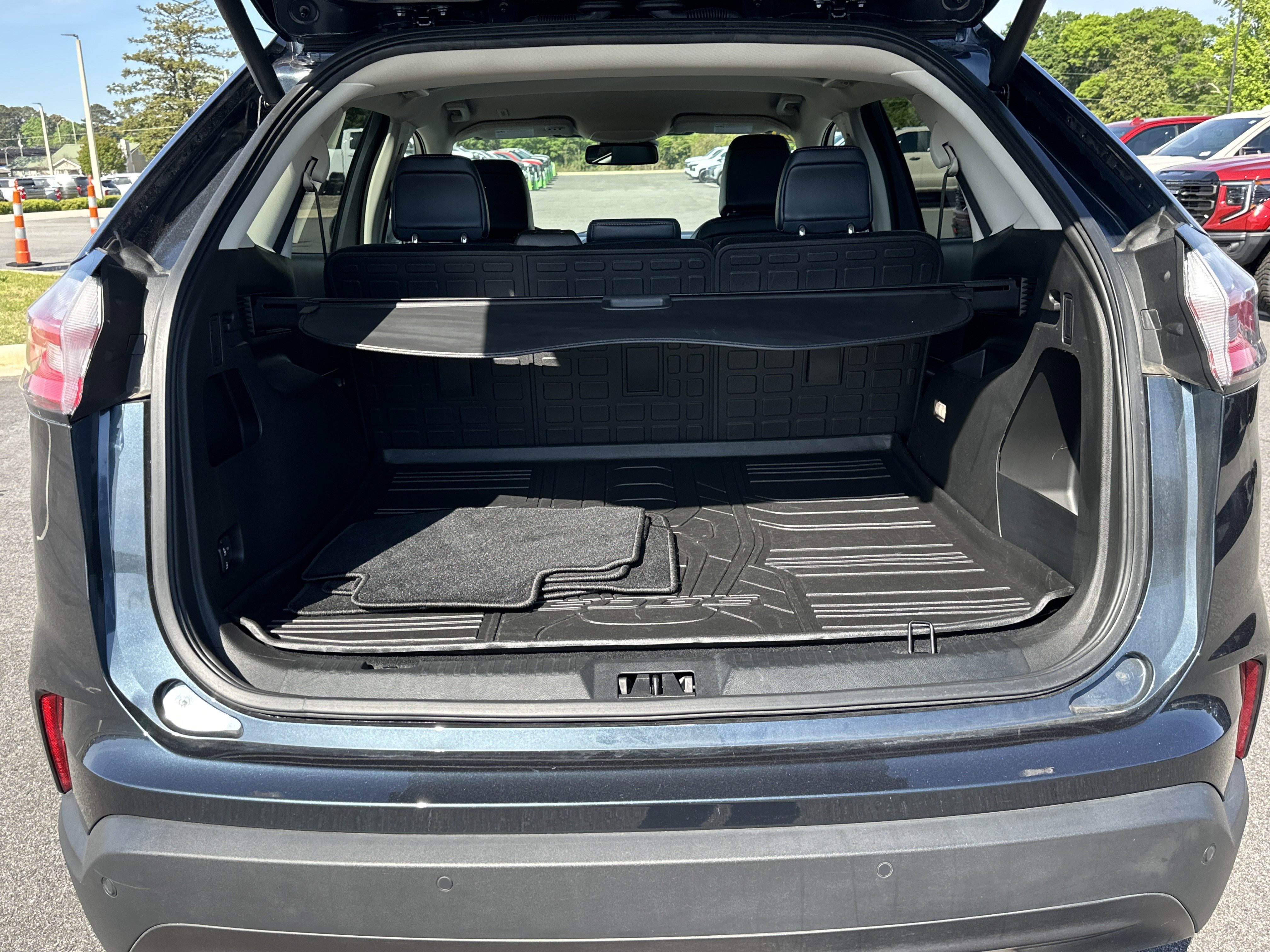 Used 2024 Ford Edge SEL w/ Sport Appearance Package image 19