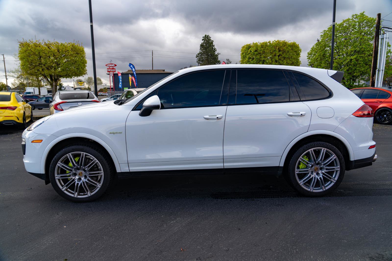 Used 2017 Porsche Cayenne S Platinum AWD/4WD image 12