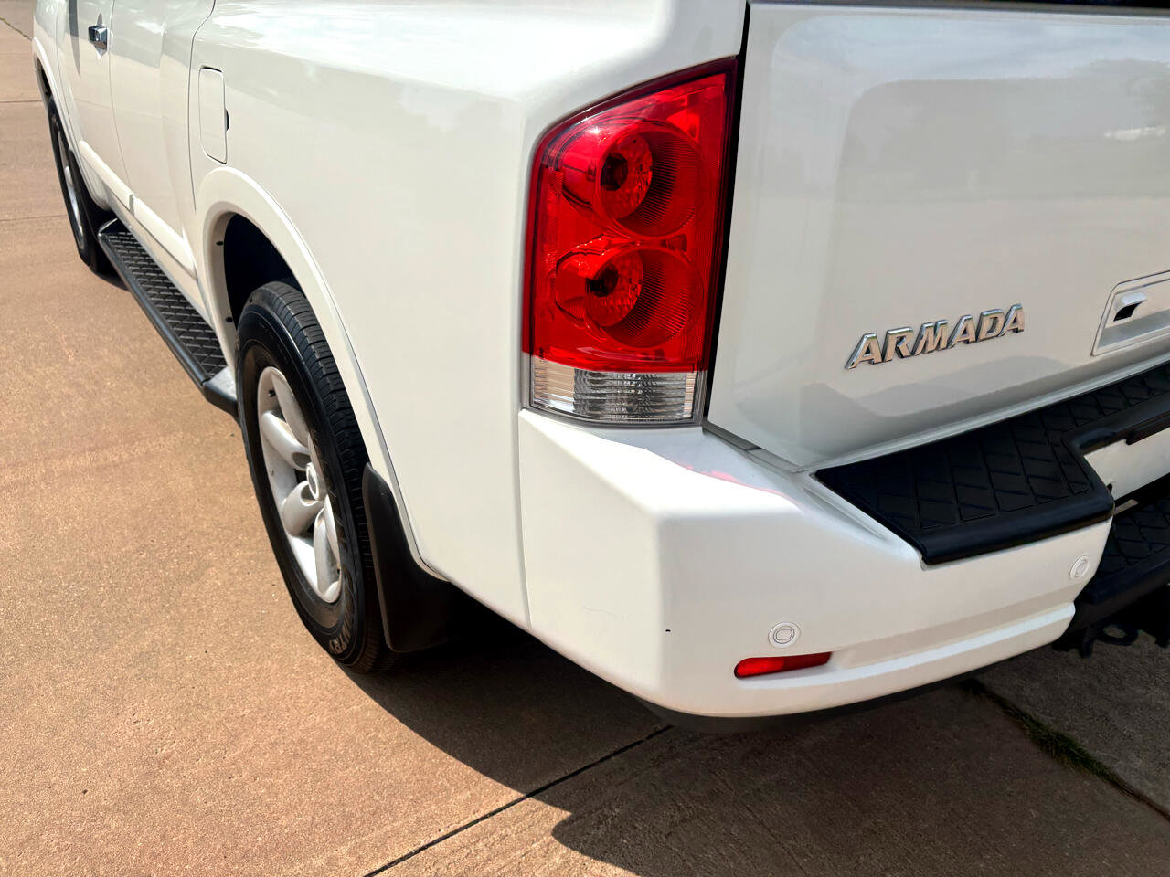 Used 2011 Nissan Armada SV image 9