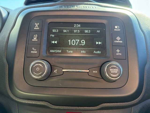 Used 2016 Jeep Renegade Latitude FWD image 22