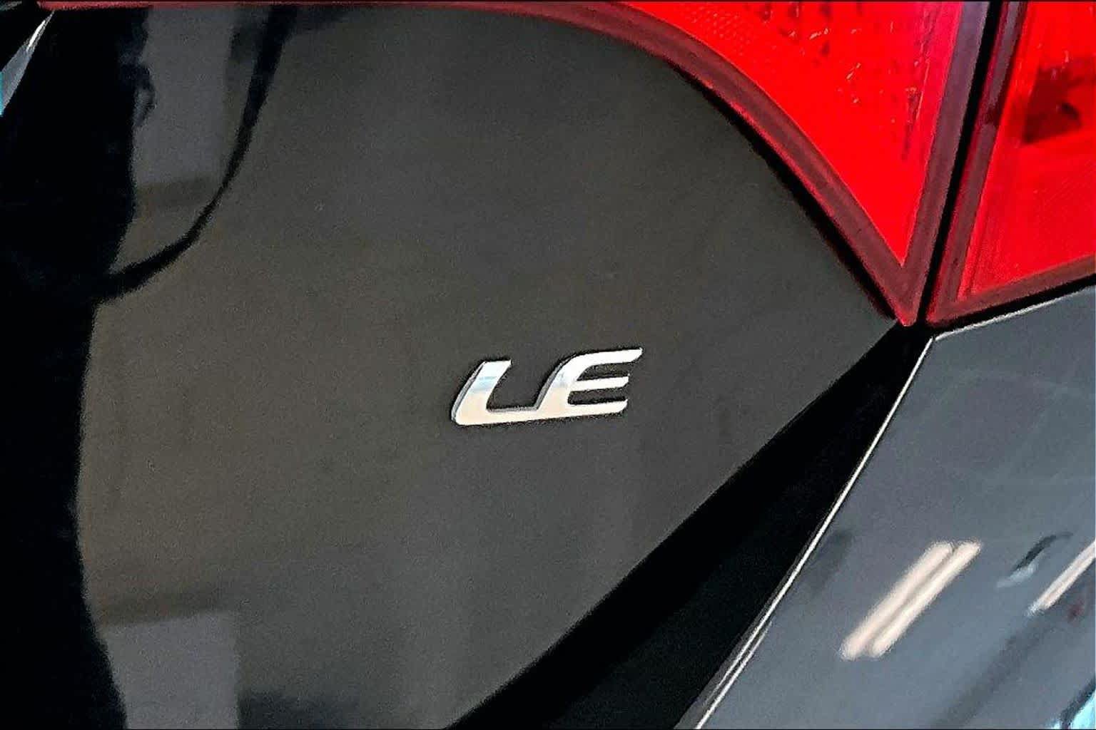 Used 2016 Toyota Corolla LE FWD image 9