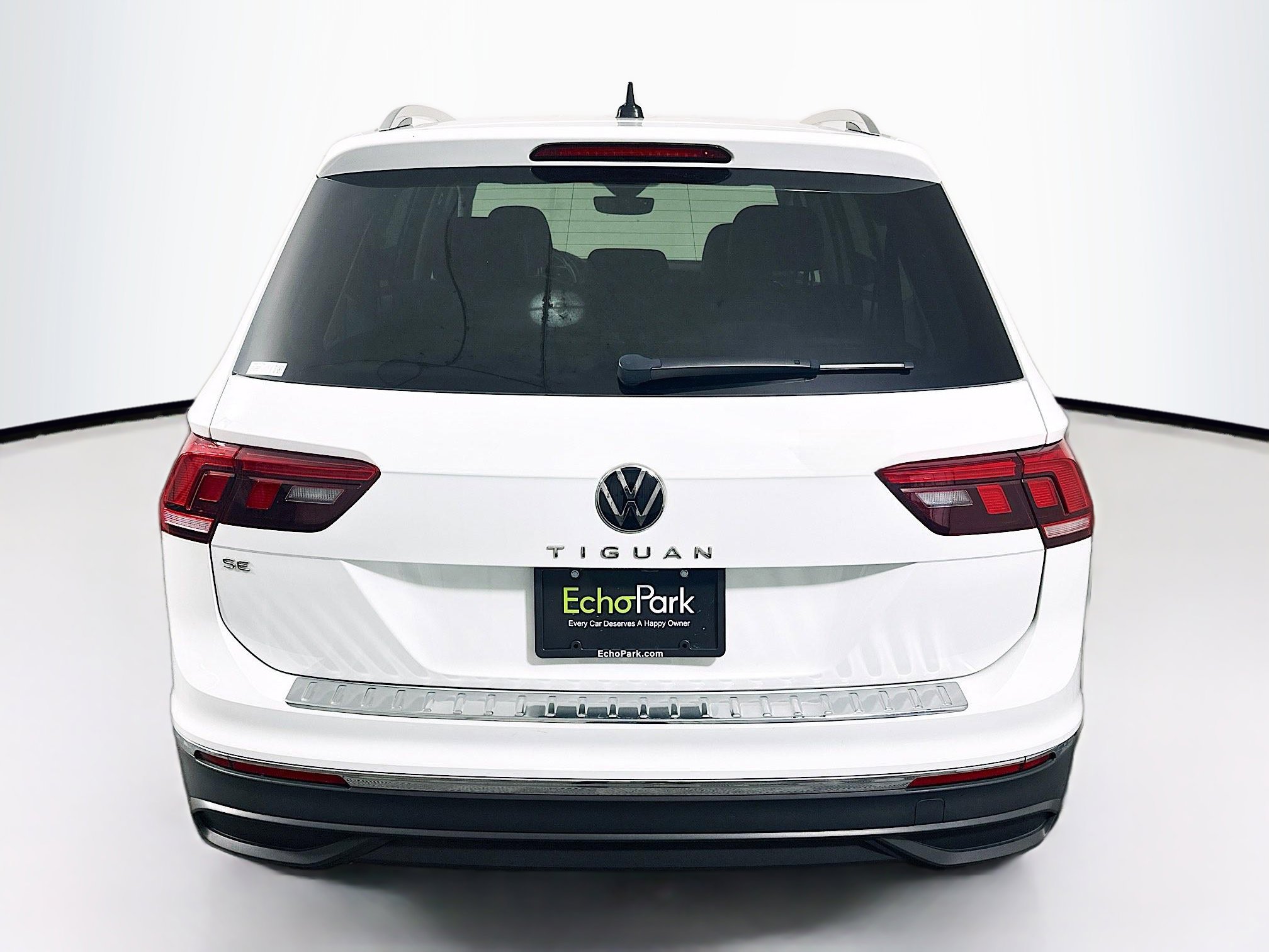 Used 2022 Volkswagen Tiguan SE w/ Panoramic Sunroof Package image 7