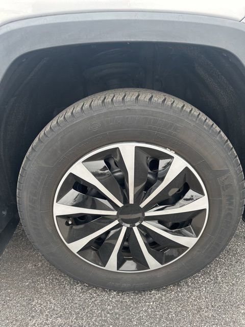 Used 2022 Toyota RAV4 LE image 8