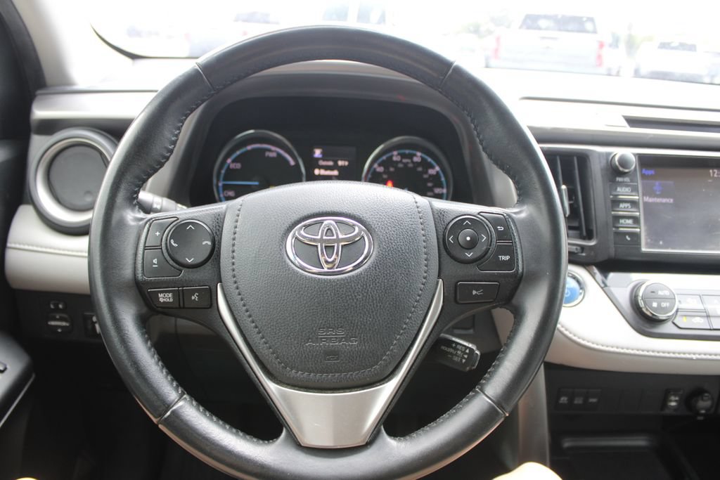 Used 2018 Toyota RAV4 XLE AWD/4WD image 33