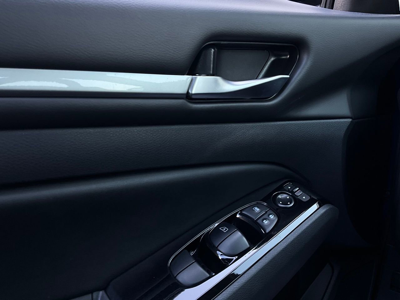 Used 2025 Nissan Altima 2.5 SR image 20