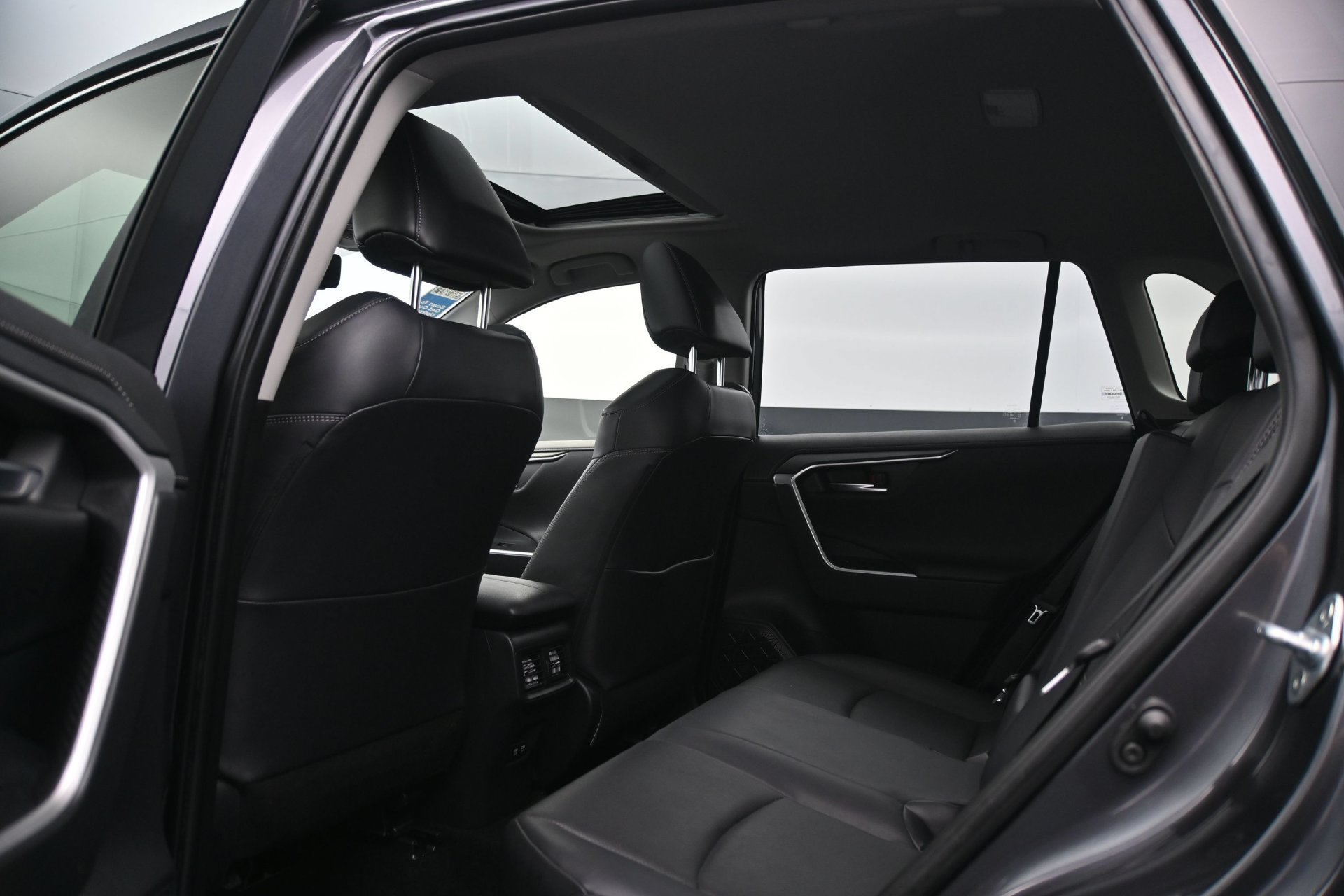 Used 2019 Toyota RAV4 Limited w/ Cold Weather Package AWD/4WD image 17