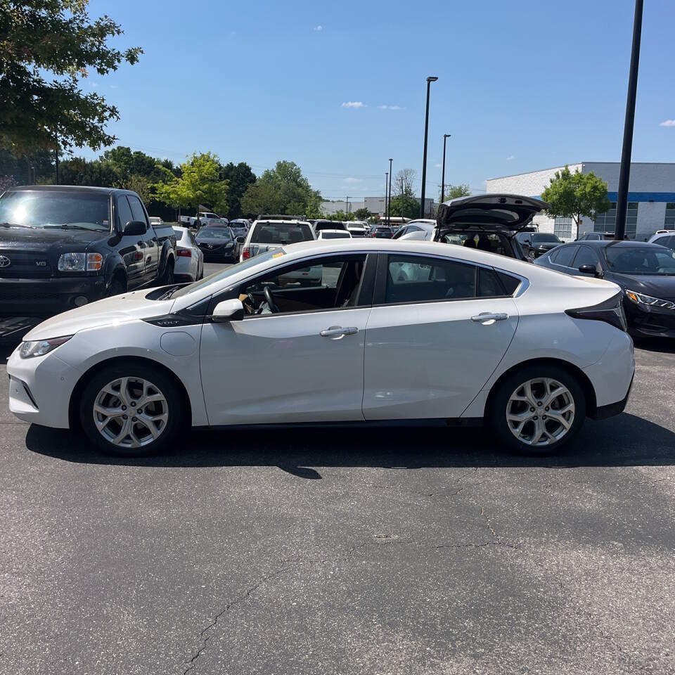Used 2017 Chevrolet Volt Premier FWD image 3