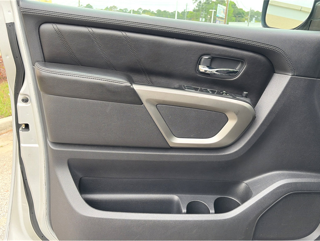 Used 2015 Nissan Armada SV image 16