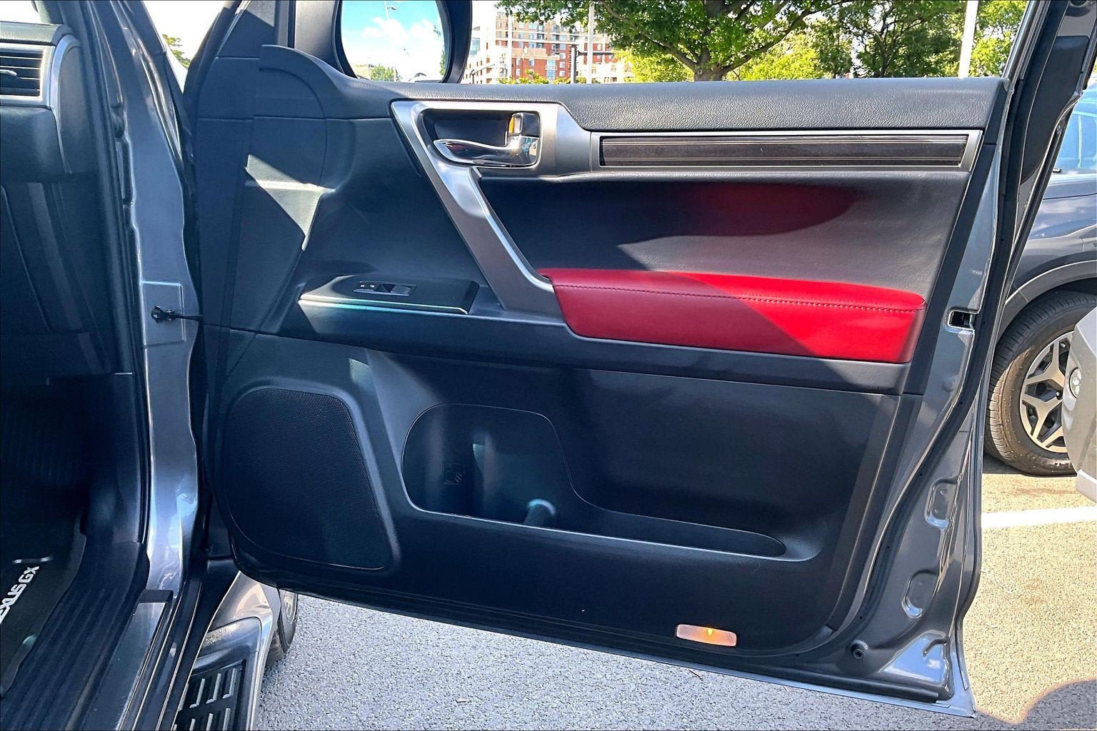Used 2022 Lexus GX 460 Premium w/ Accessory Package AWD/4WD image 22