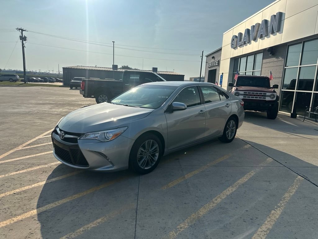 Used 2015 Toyota Camry SE FWD image 3