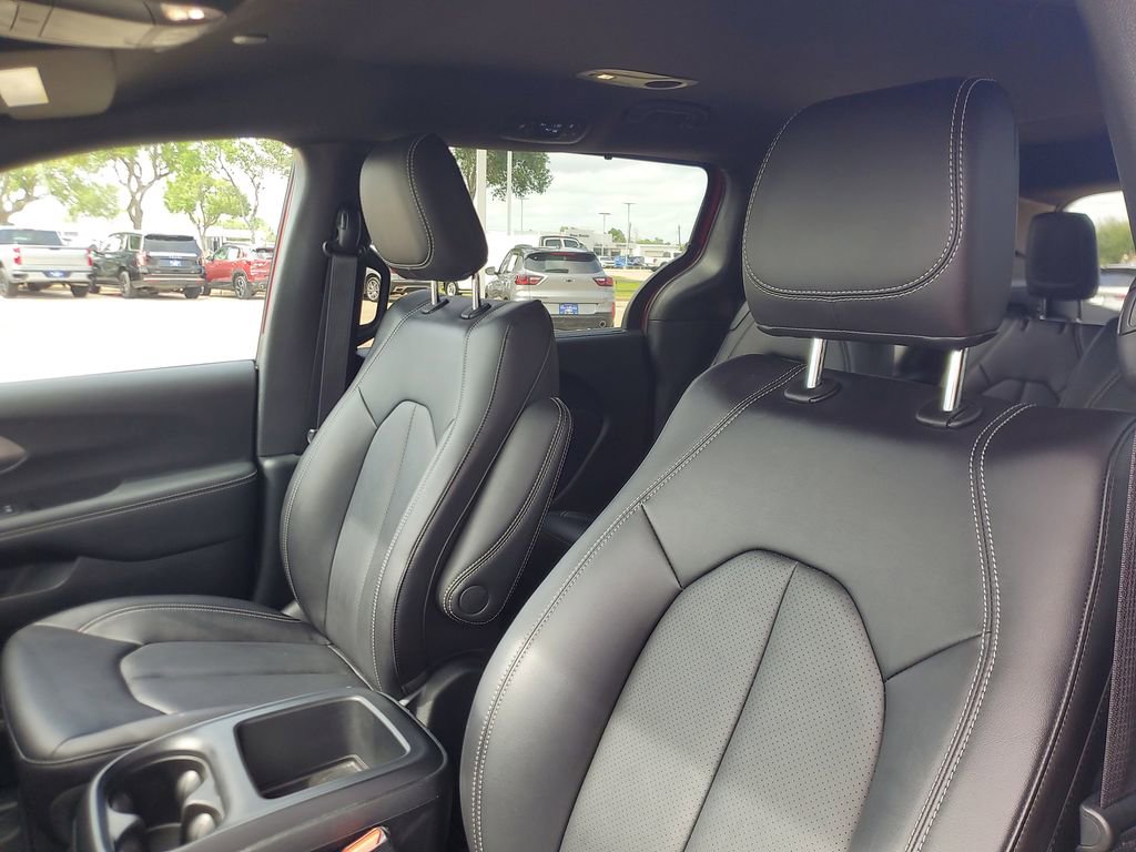 Used 2026 Chrysler Pacifica Select FWD image 13