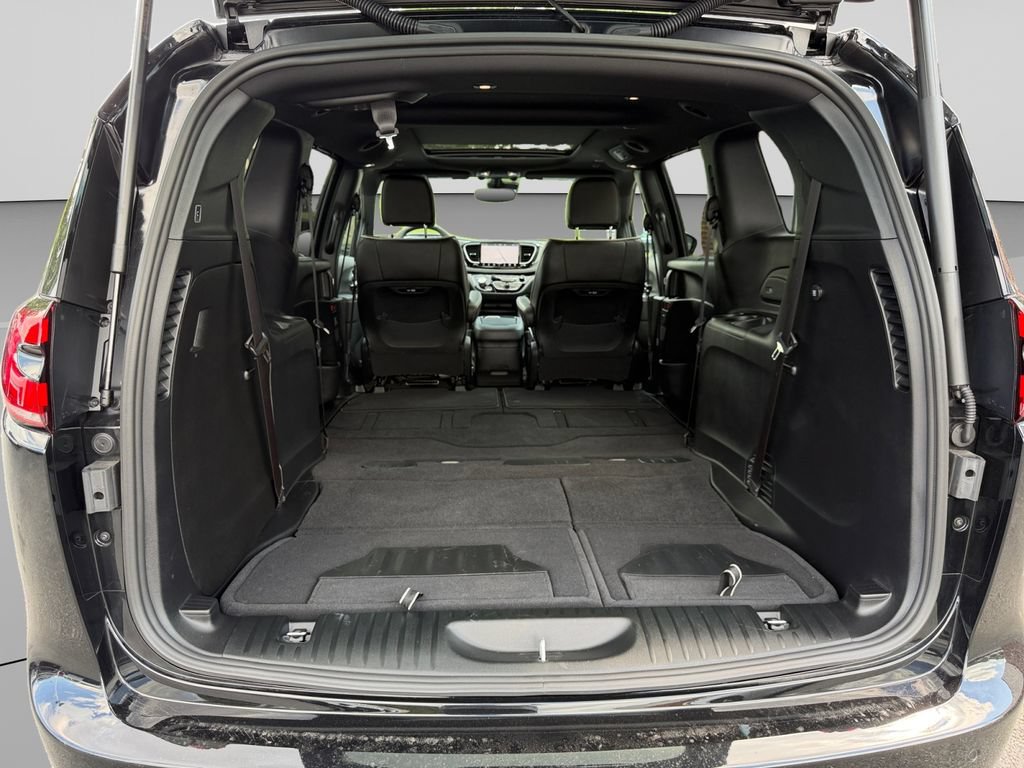 New 2026 Chrysler Pacifica Limited w/ S Appearance Package AWD/4WD image 19