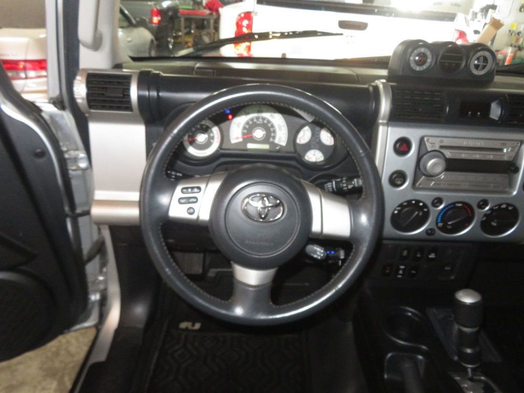 Used 2007 Toyota FJ Cruiser 4WD image 32