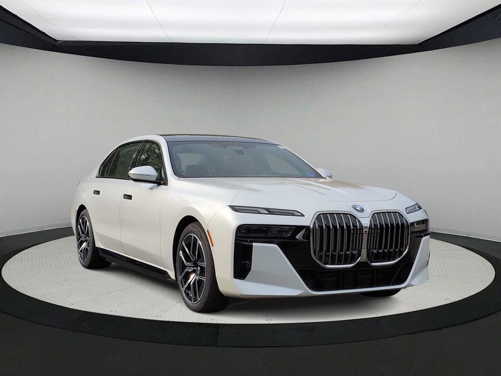 New 2026 BMW 750e xDrive AWD/4WD image 2